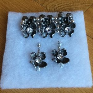 Silver and crystal earrings & bracelet set!  EUC!